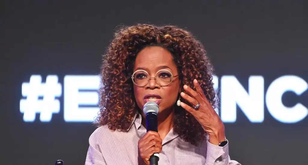 Oprah Winfrey Helps Distribute Emergency Supplies to Fire Victims in Maui