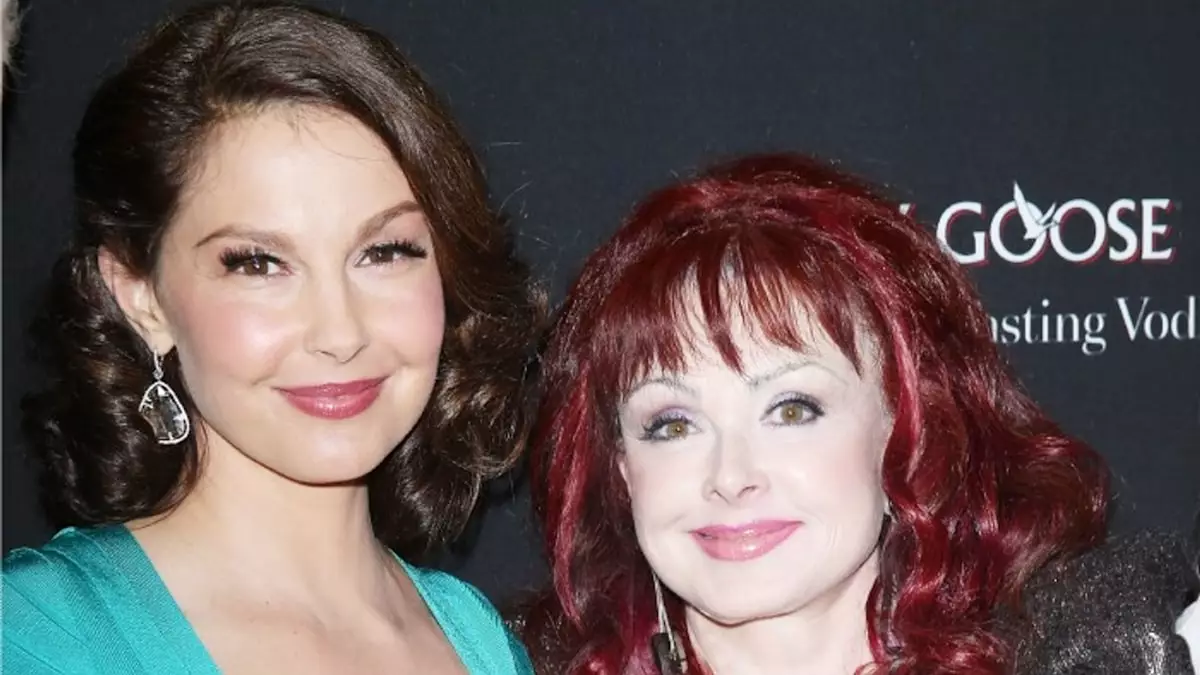 Understanding the Emotional Journey of Ashley Judd After her Mother’s Tragic Suicide