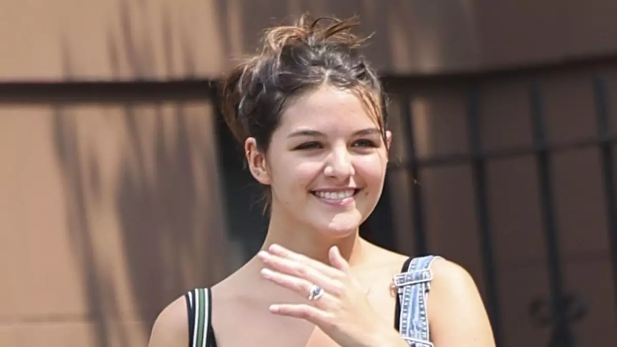 The Next Chapter: Suri Cruise, Katie Holmes, and New Beginnings in Pittsburgh and Broadway