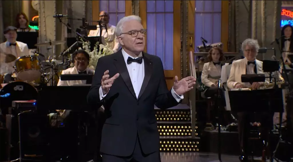 Steve Martin’s Hilarious Unveiling at SNL’s 50th Anniversary: A Mix of Nostalgia and Satire