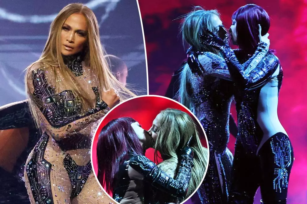 Unforgettable Night: Jennifer Lopez Dazzles at the AMAs